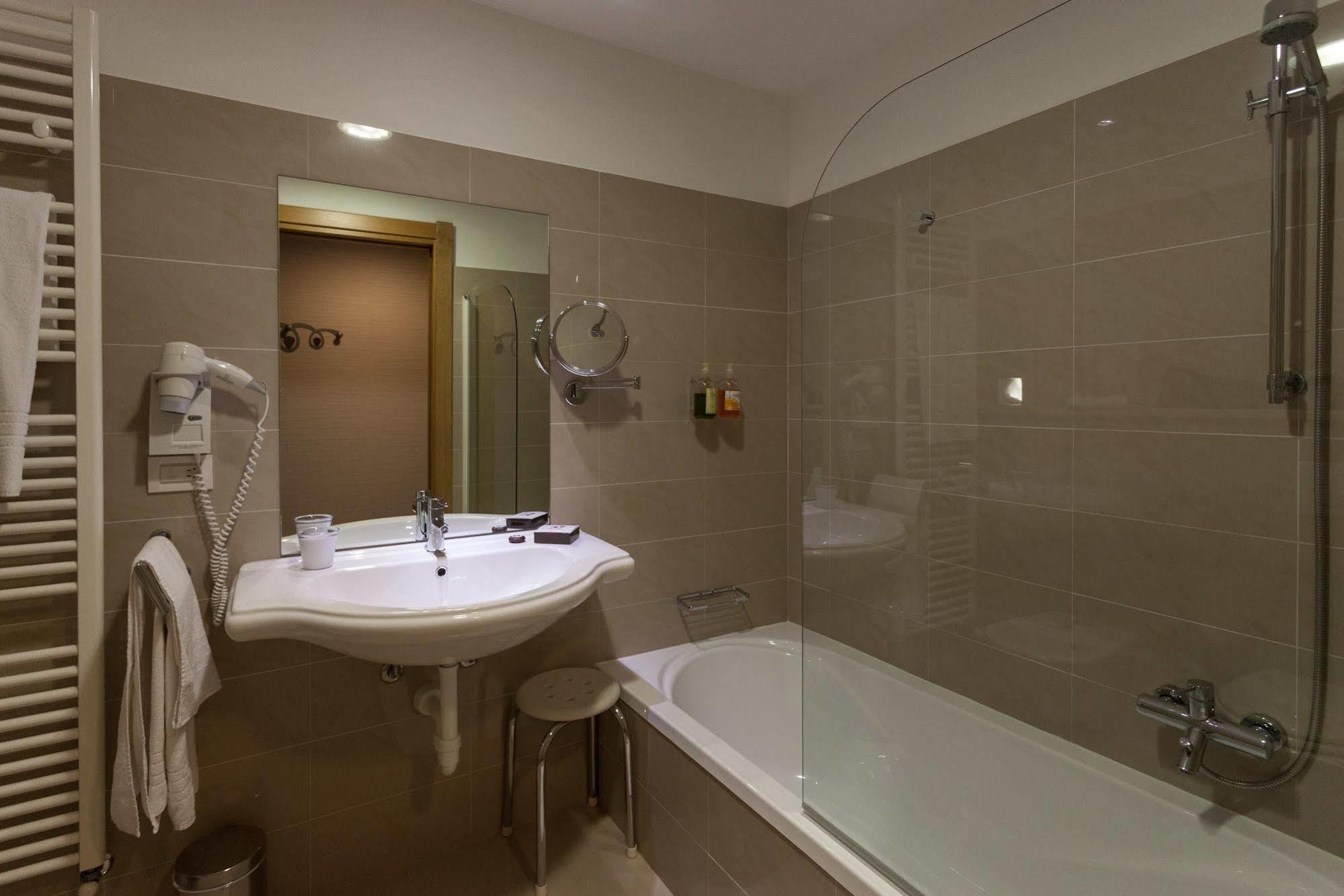 Best Western Ivrea Crystal Palace Banchette D'Ivrea Extérieur photo