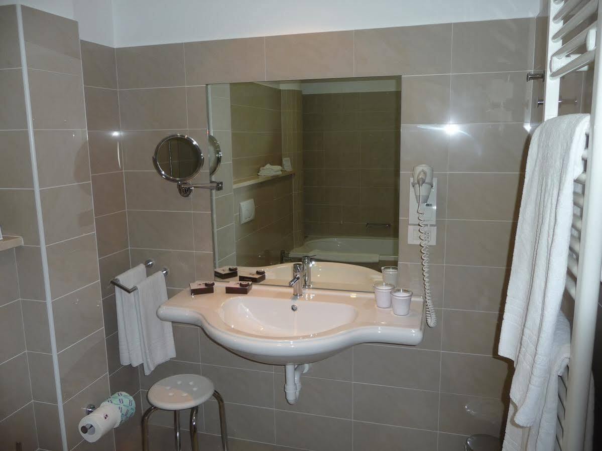 Best Western Ivrea Crystal Palace Banchette D'Ivrea Extérieur photo